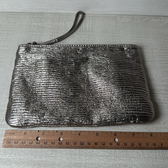 Stella & Dot Quilted Silver Wrist Clutch - Picture 8 of 12